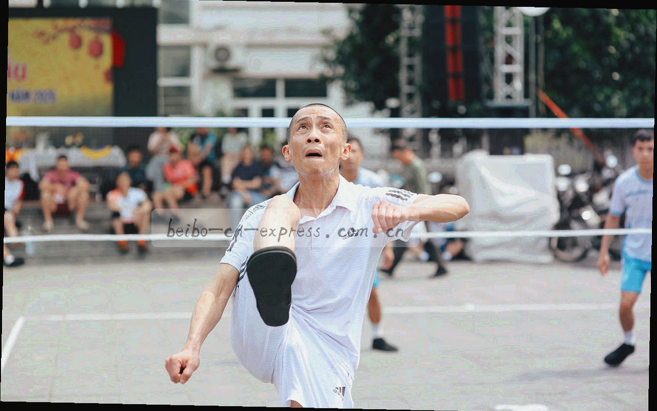 深色界面局部的线框放大图，突出导航层级与信息分区