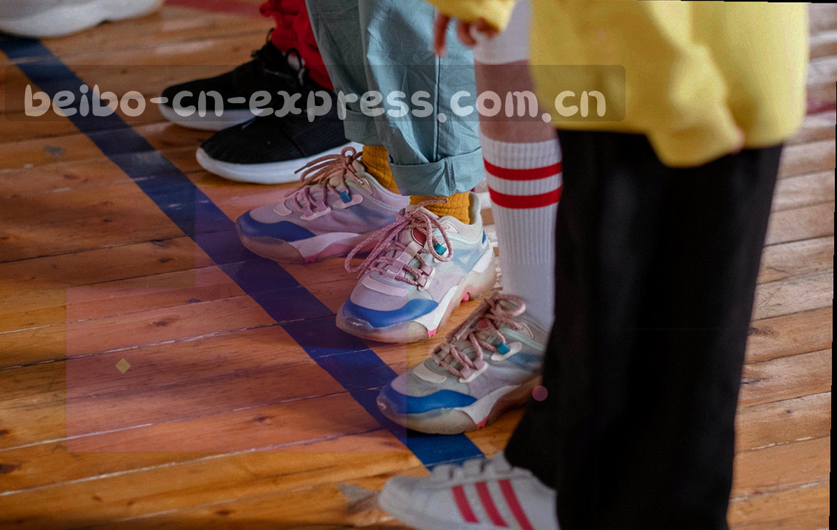 导航条分解为若干层级色块的线框示意图，第三项以琥珀色高亮